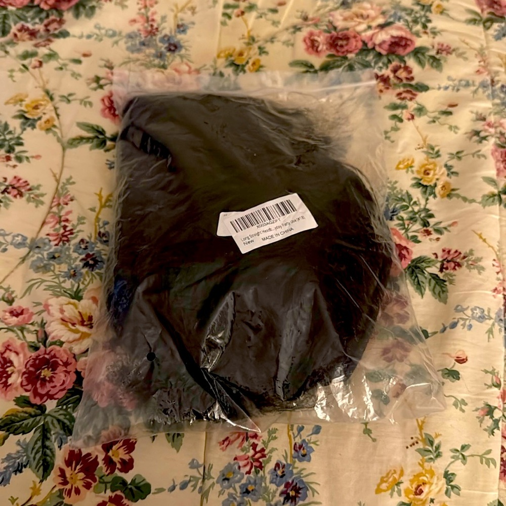 So I’m selling a hairband lace front wig coloris 1b it’s brand new never worn